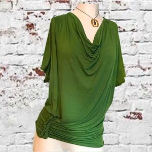 Max Studio Kelly Green Cowl Neck Rouched Short Sleeve Shirt. Size Medium
